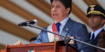 Pugna de poderes en Perú deja a Castillo, una vez más, al filo del abismo.