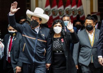 Suspenden audiencia de impedimento de salida del país de primera dama de Perú