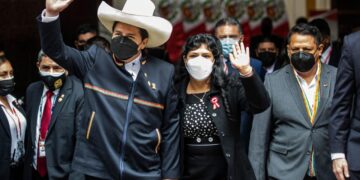 Suspenden audiencia de impedimento de salida del país de primera dama de Perú