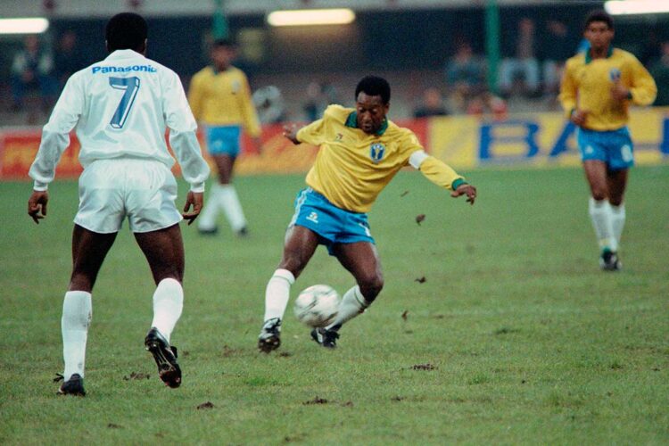 pele_amistosos.jpg