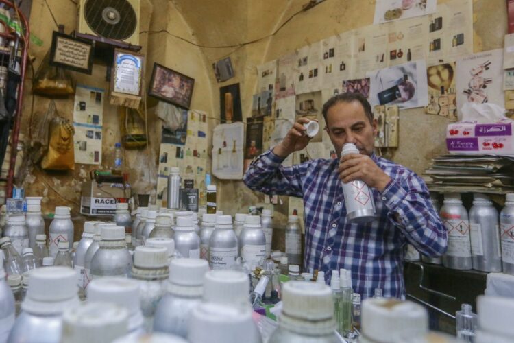 En el viejo Damasco, un perfumista recrea las mejores y lujosas fragancias