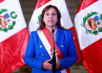 El gobierno de Dina Boluarte declaró el miércoles el estado de emergencia nacional en Perú y propuso adelantar las elecciones a 2023. Foto: AFP.