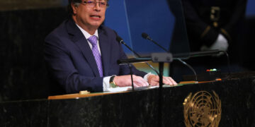 Petro ensalza el gravamen de España a las grandes fortunas: ‘Así se hace un pacto social’