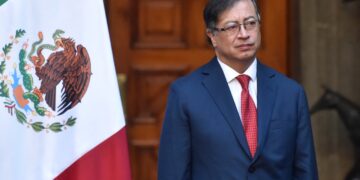Petro pide perdón por masacres de paramilitares en la década de 1990.