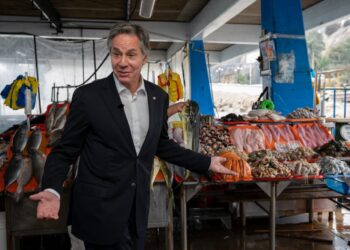 En Perú, país del ceviche, Blinken denuncia la pesca ilegal en el Pacífico