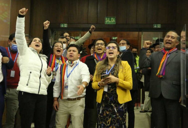 Congreso de Ecuador concede amnistía a 268 políticos, indígenas y ambientalistas