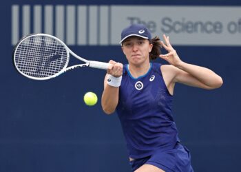 Polaca Swiatek vence a la china Zheng y avanza a cuartos de final en San Diego