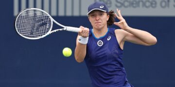 Polaca Swiatek vence a la china Zheng y avanza a cuartos de final en San Diego