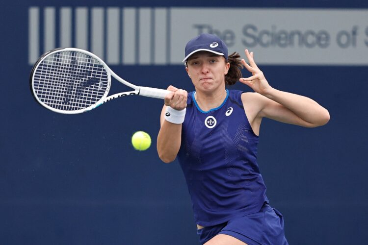 Polaca Swiatek vence a la china Zheng y avanza a cuartos de final en San Diego