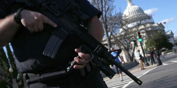La Policía del Capitolio de EEUU detiene a tres sospechosos que portaban armas en los alrededores del Congreso