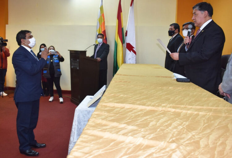 Orlando Zapata es posesionado como nuevo Fiscal Departamental de Oruro