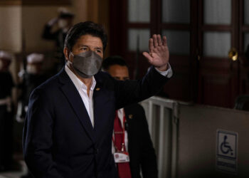El presidente del Congreso de Perú pide a Castillo evitar injerencias en las investigaciones en su contra