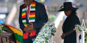 El presidente de Zimbabue recibe el apoyo de su partido para postularse a la Presidencia en 2023