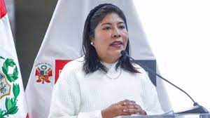 Castillo toma juramento a Chávez como nueva primera ministra de Perú.