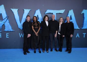 El elenco de ‘Avatar 2’, que se estrenó en primicia mundial en Londres. Foto: AFP