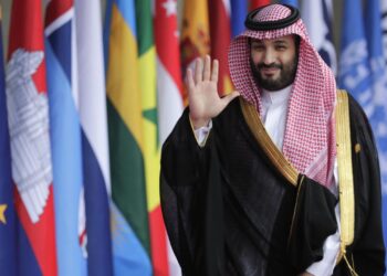 El príncipe heredero de Arabia Saudita, Mohamed bin Salman, llega a la cumbre de líderes del G20 en Nusa Dua, en Bali (Indonesia), el 15 de noviembre de 2022. Foto: AFP.