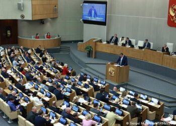 Parlamento ruso aprueba una ley que prohíbe ‘la propaganda’ LGTB+
