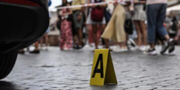 El asesinato de tres prostitutas, una sudamericana, halladas apuñaladas en un barrio residencial de Roma.