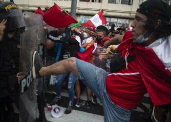 Bolivia y Argentina instan al respeto de la democracia e institucionalidad en Perú