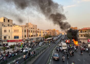 Las protestas continúan en Irán con huelgas y sentadas pese a la represión
