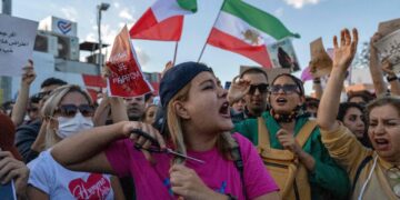 ONG elevan a 185 los muertos en protestas en Irán y denuncian el asesinato extrajudicial de una adolescente