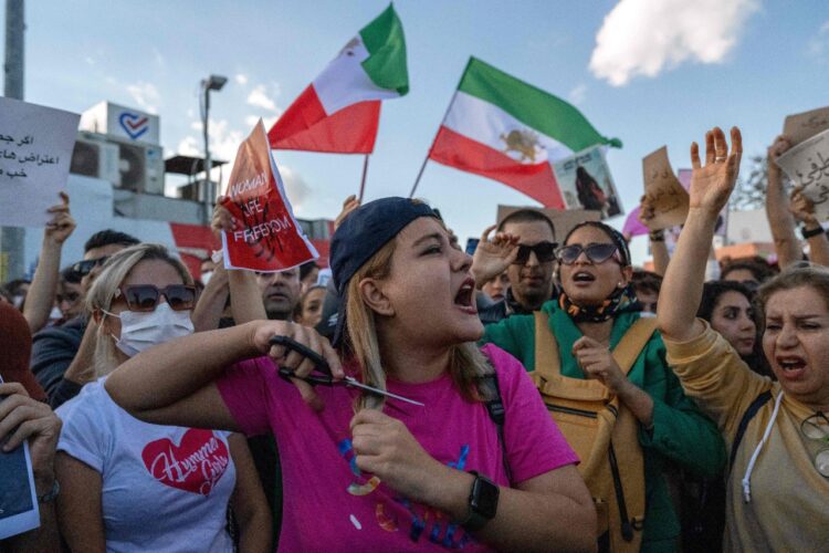 ONG elevan a 185 los muertos en protestas en Irán y denuncian el asesinato extrajudicial de una adolescente
