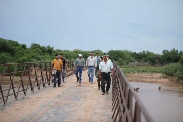 Asambleístas de Santa Cruz inspeccionaron el puente menonita en Charagua.