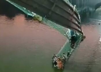 al_menos_32_muertos_al_derrumbarse_un_puente colgante.jpg