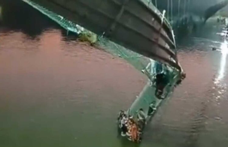 al_menos_32_muertos_al_derrumbarse_un_puente colgante.jpg