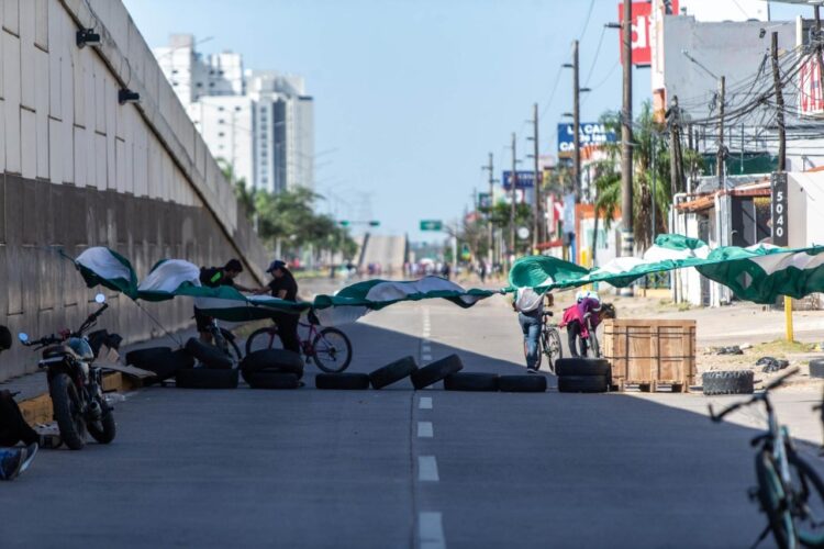 Un punto de bloqueo en Santa Cruz. Foto: Archivo LR