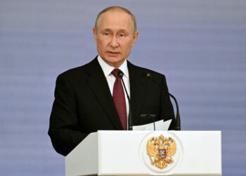 Putin califica a tiroteo en escuela rusa de "acto terrorista inhumano"