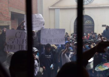 Privados de libertad del penal de San Pedro realizan un mitin contra el gobernador Camacho. Foto: La Razón