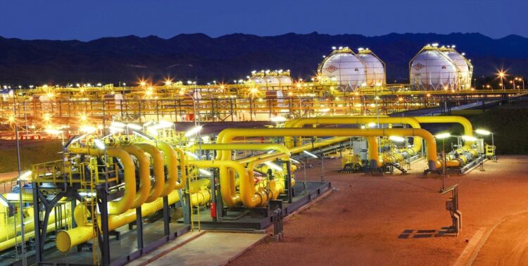 YPFB importará 182.000 barriles de crudo para disminuir la subvención de diésel y gasolina