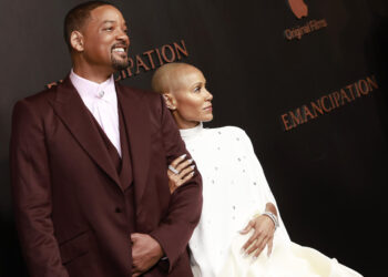 Will Smith y su esposa Jada Pinkett Smith asistieron al estreno en Los Ángeles de 'Emancipation', donde le dijo a la audiencia que era 'un monstruo absoluto de una película difícil de hacer'. Foto: AFP.