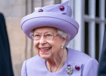 La reina Isabel II murió de ‘vejez’, según su certificado de defunción