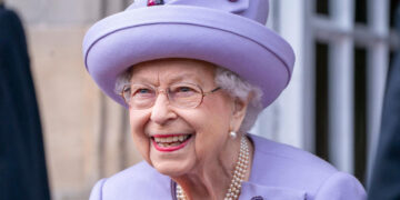 La reina Isabel II murió de ‘vejez’, según su certificado de defunción