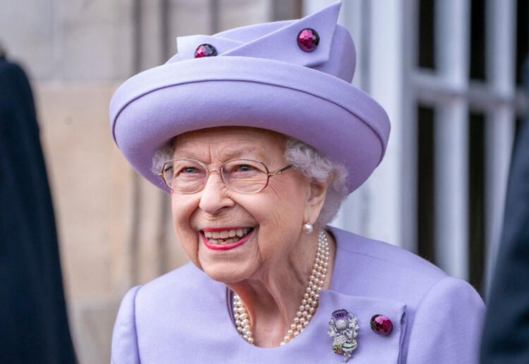 La reina Isabel II murió de ‘vejez’, según su certificado de defunción