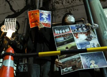 El Reino Unido protestó tras la detención de un periodista de la BBC que cubría las protestas contra la política de 'cero covid' en China. Foto: AFP.