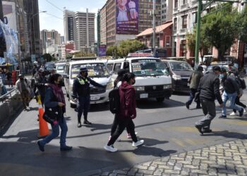 Hace dos semanas se inició con el reordenamiento vehicular en La Paz. Foto: Archivo LR