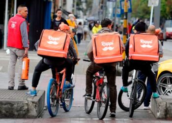 Repartidores se sindicalizan en Colombia para exigir mejor trato a Rappi