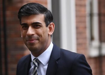 Rishi Sunak supera apoyos requeridos para liderar Partido Conservador británico
