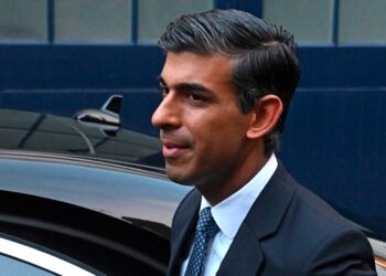 rishi_sunak_se_encamina.jpg