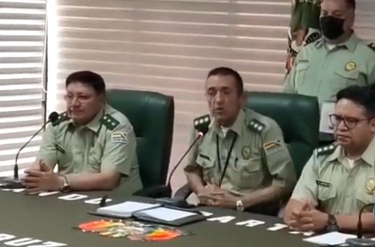 Es suspendido el policía que fue condecorado por la captura de Misael Nállar