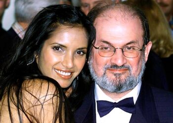 Salman Rushdie revela extracto de su próxima novela cuatro meses después de su ataque