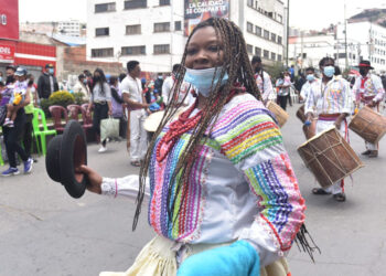 Medio centenar de grupos participan en el Jisk’a Anata de La Paz