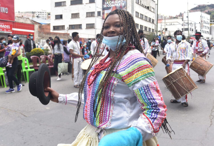 Medio centenar de grupos participan en el Jisk’a Anata de La Paz