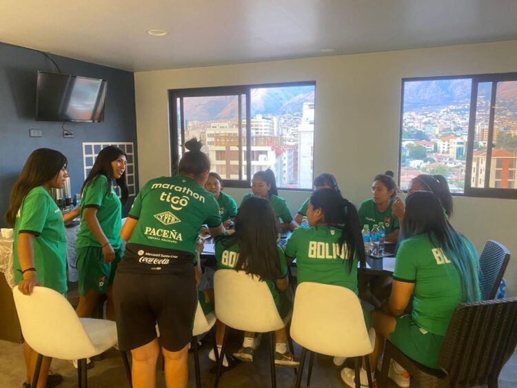La selección boliviana femenina jugará un partido benéfico
