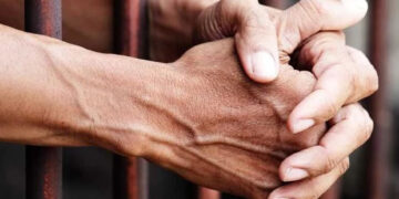Un hombre es condenado a 30 años de prisión por violar a su hijastra durante cuatro años