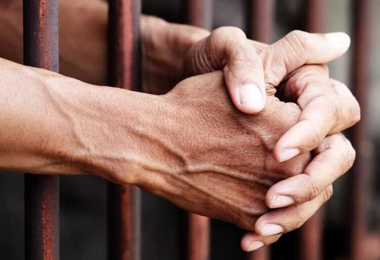 Un hombre es condenado a 30 años de prisión por violar a su hijastra durante cuatro años