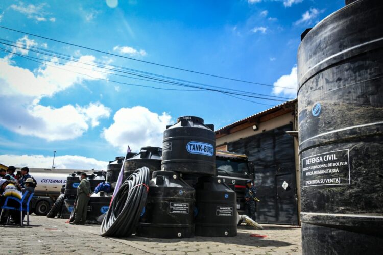 Gobierno entrega tanques de agua para seis municipios de Cochabamba